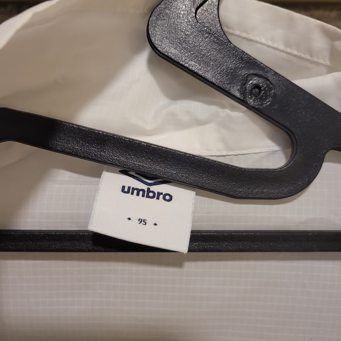 엄브로 백로고 경량 바람막이 95 상품이미지6