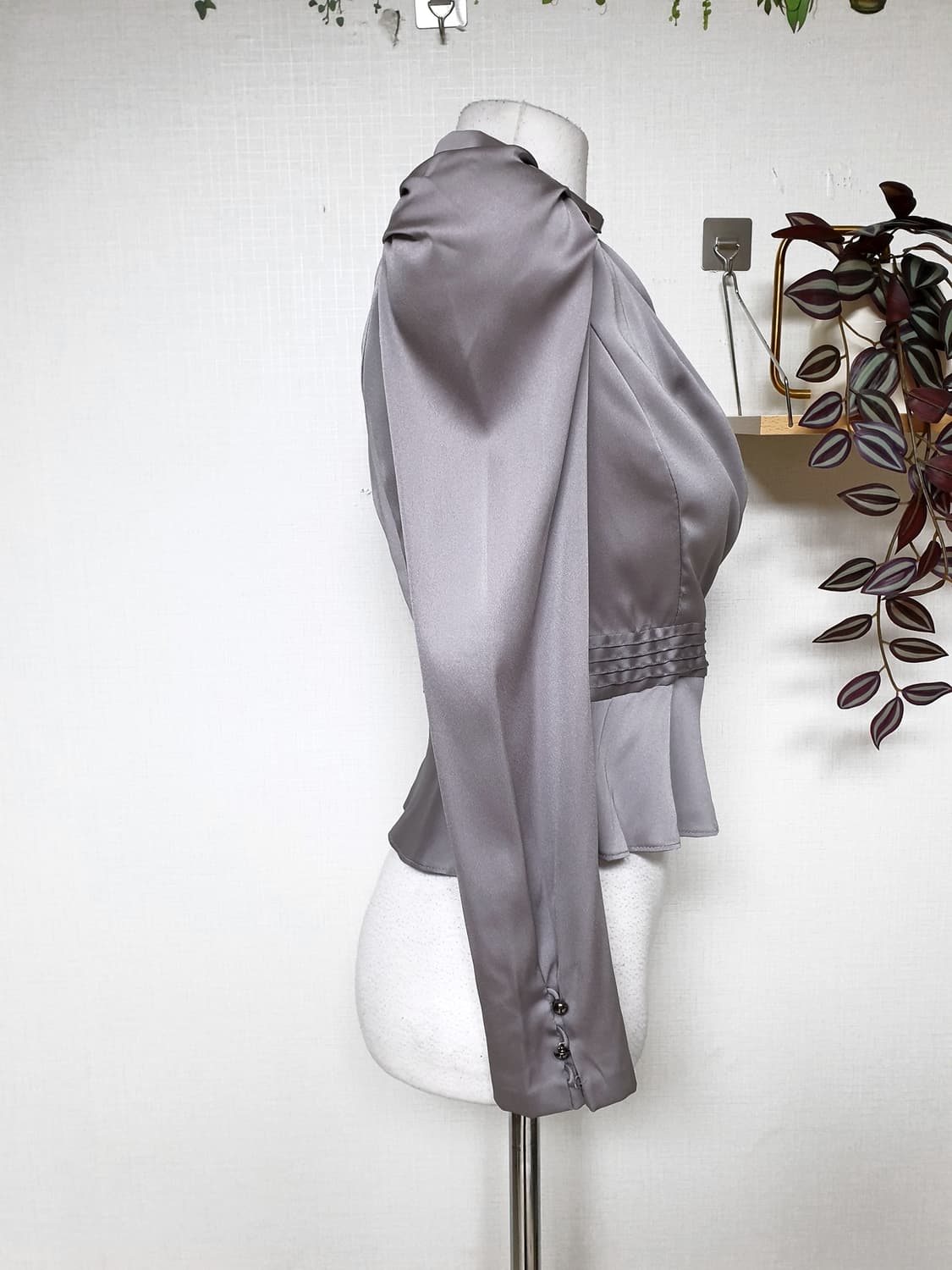 라인 페플럼 랩스타일 블라우스 55 크롭 실버 상품이미지7