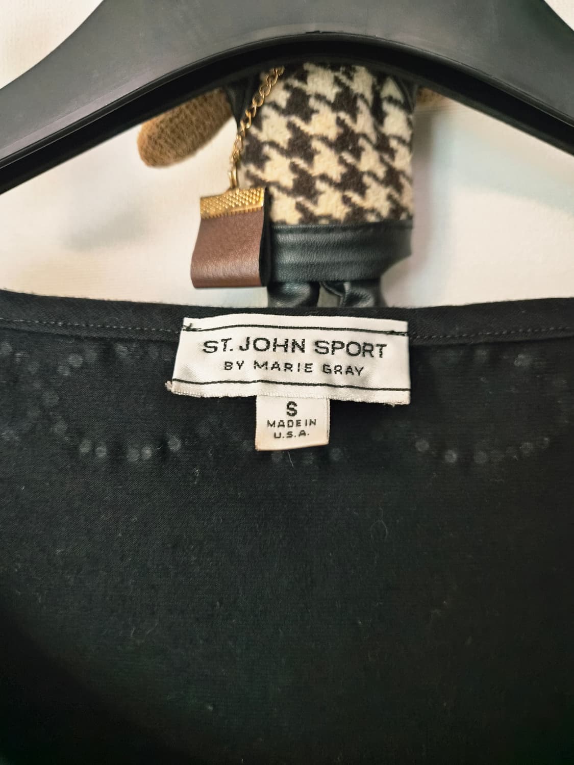 [정품] 센 존(ST. JOHN) 비즈 네크리스 디테일 블랙 반팔  상품이미지3