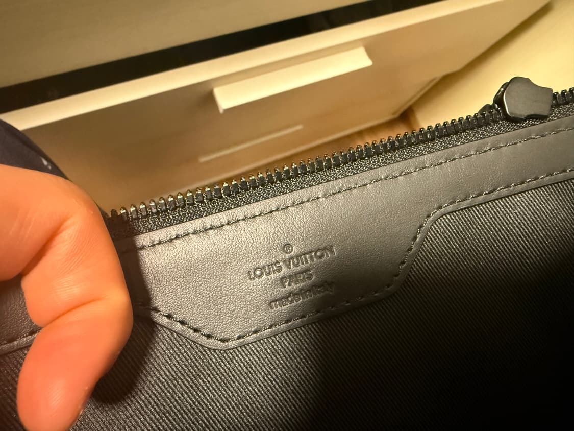 루이비통 삭플라 토뤼옹 블랙 새상품급 상품이미지4