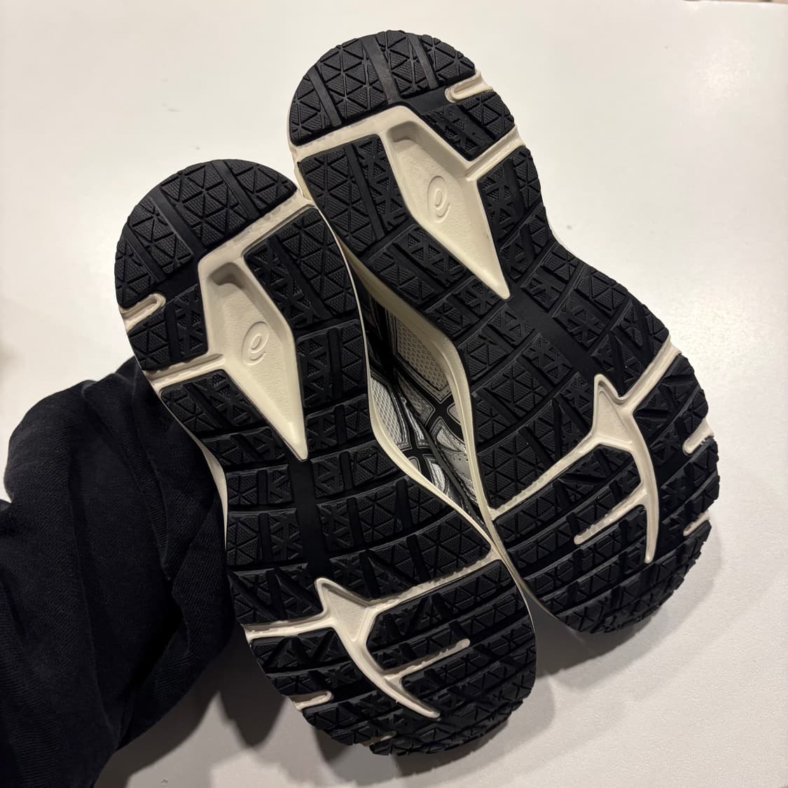 [240] 아식스 조그 100 실버/블랙 화이트 상품이미지6