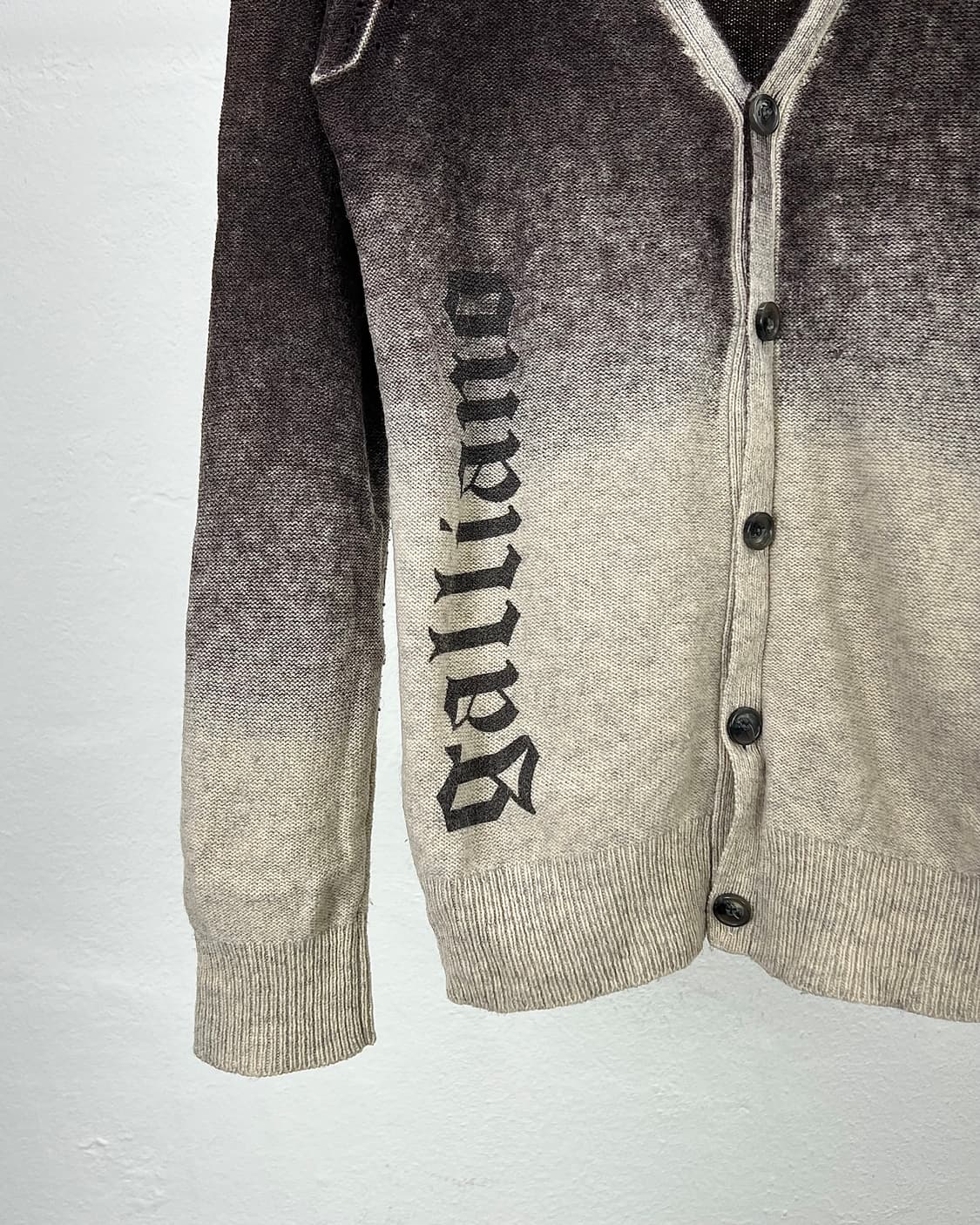 존 갈리아노 옴브레 그라데이션 브이넥 니트 가디건 상품이미지4