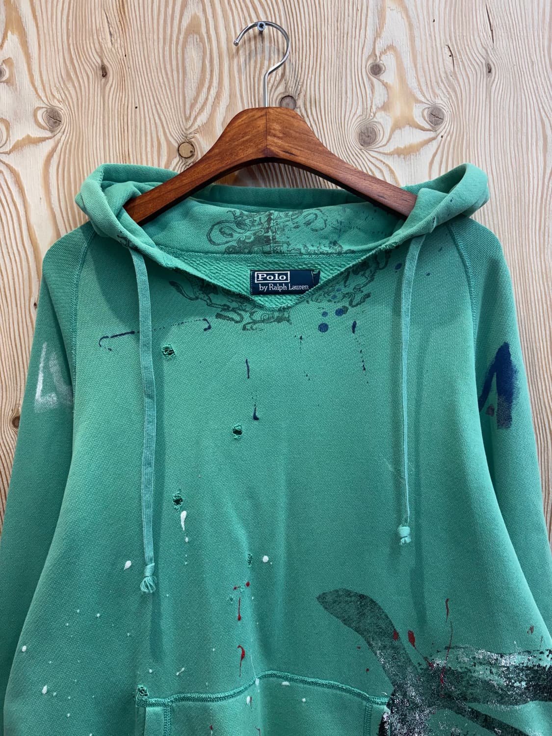 폴로 랄프로렌 넥 트임 디스트레스드 페인팅 후드티 상품이미지2