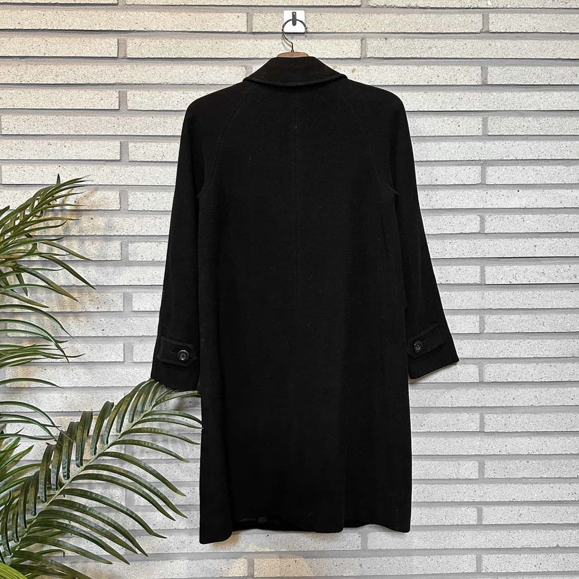 버버리 블루라벨 싱글 코트 카라넥 플랩포켓 디테일 블랙 상품이미지2