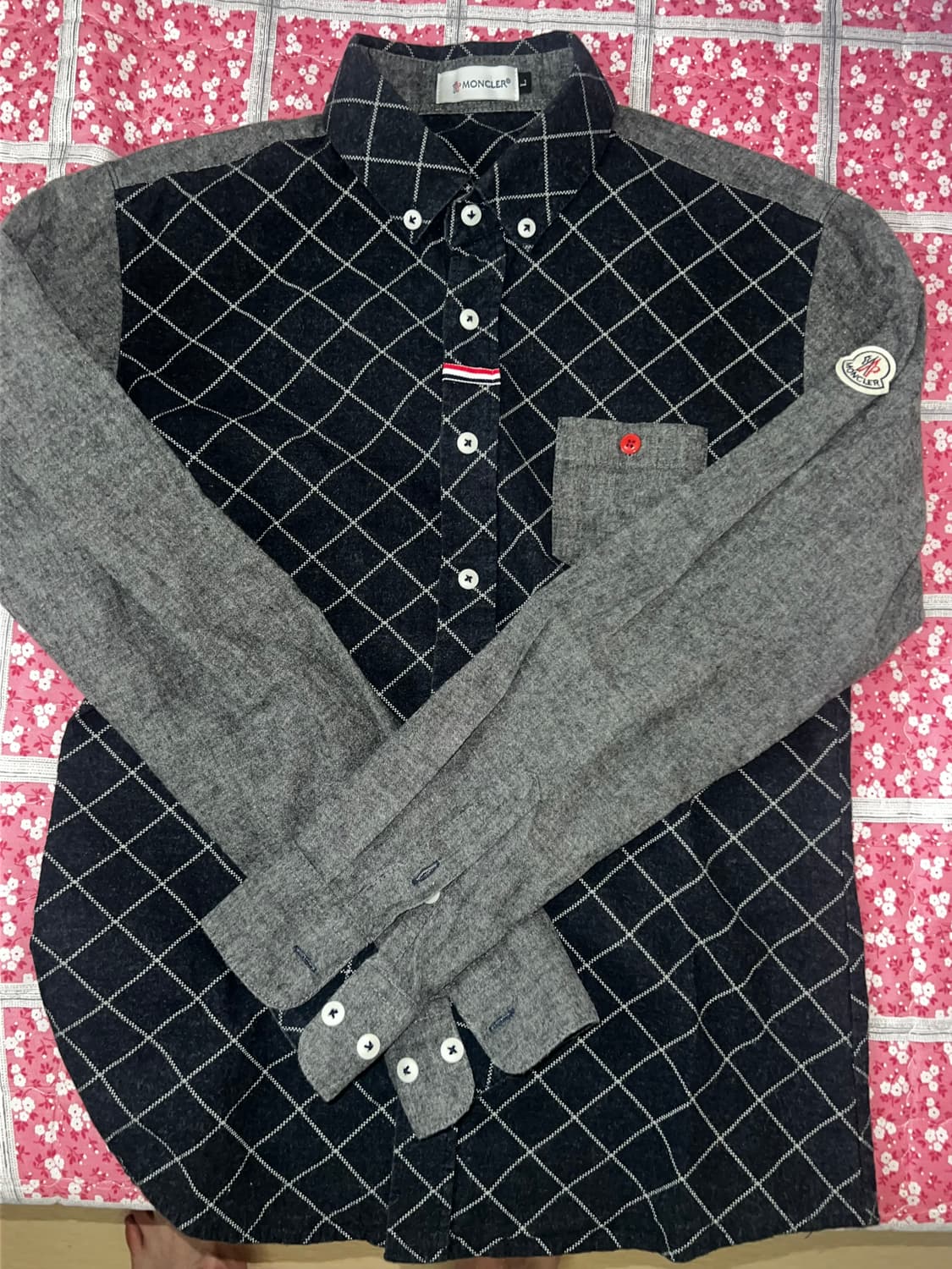 모델명: Moncler Checked Pattern Contrast Sl 상품이미지1