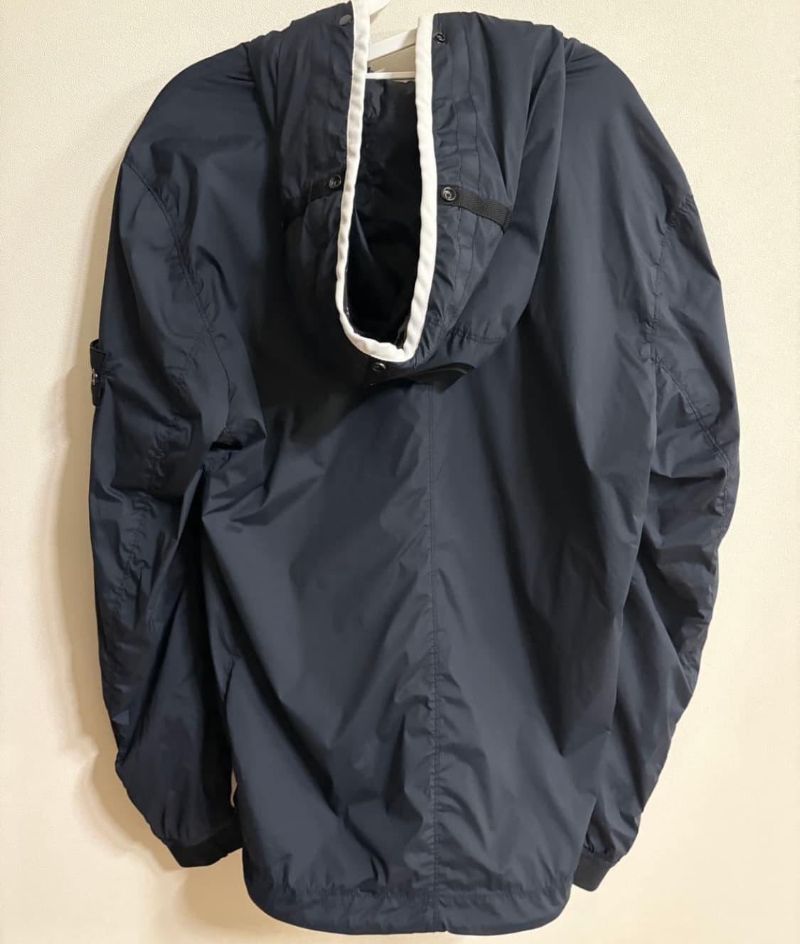 스톤아일랜드 스킨터치 바람막이 네이비  상품이미지3