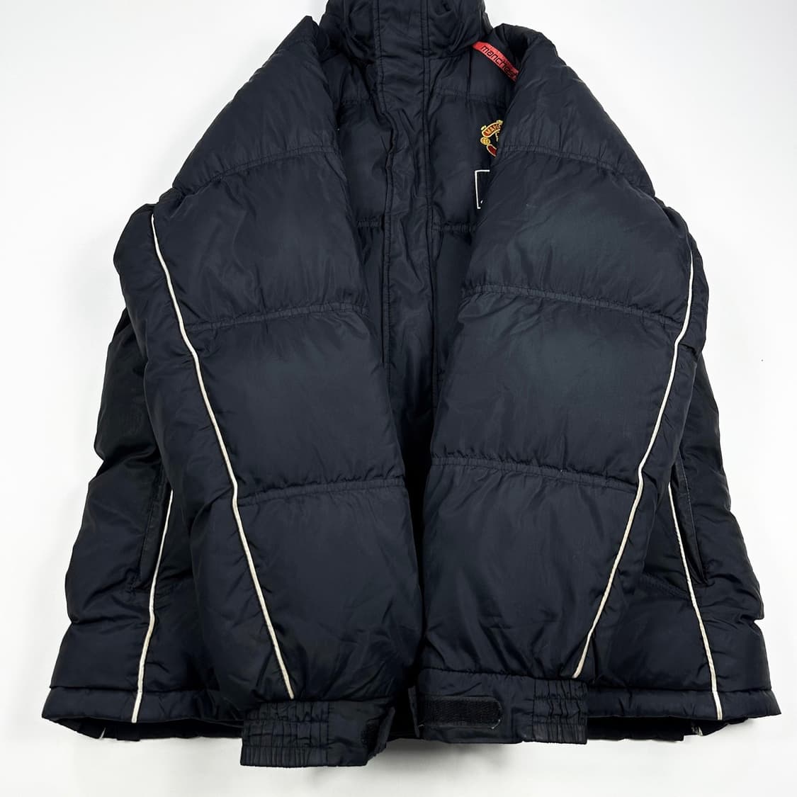 나이키 맨유 풋볼 레트로 블랙 패딩 점퍼 (실측 L) 상품이미지3