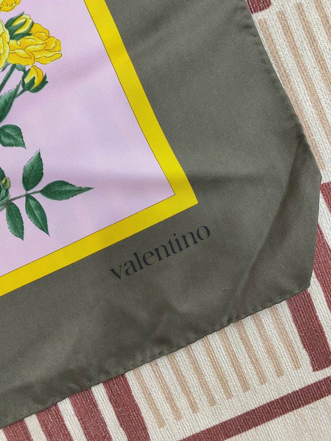 Valentino 플라워 실크 스카프 상품이미지3
