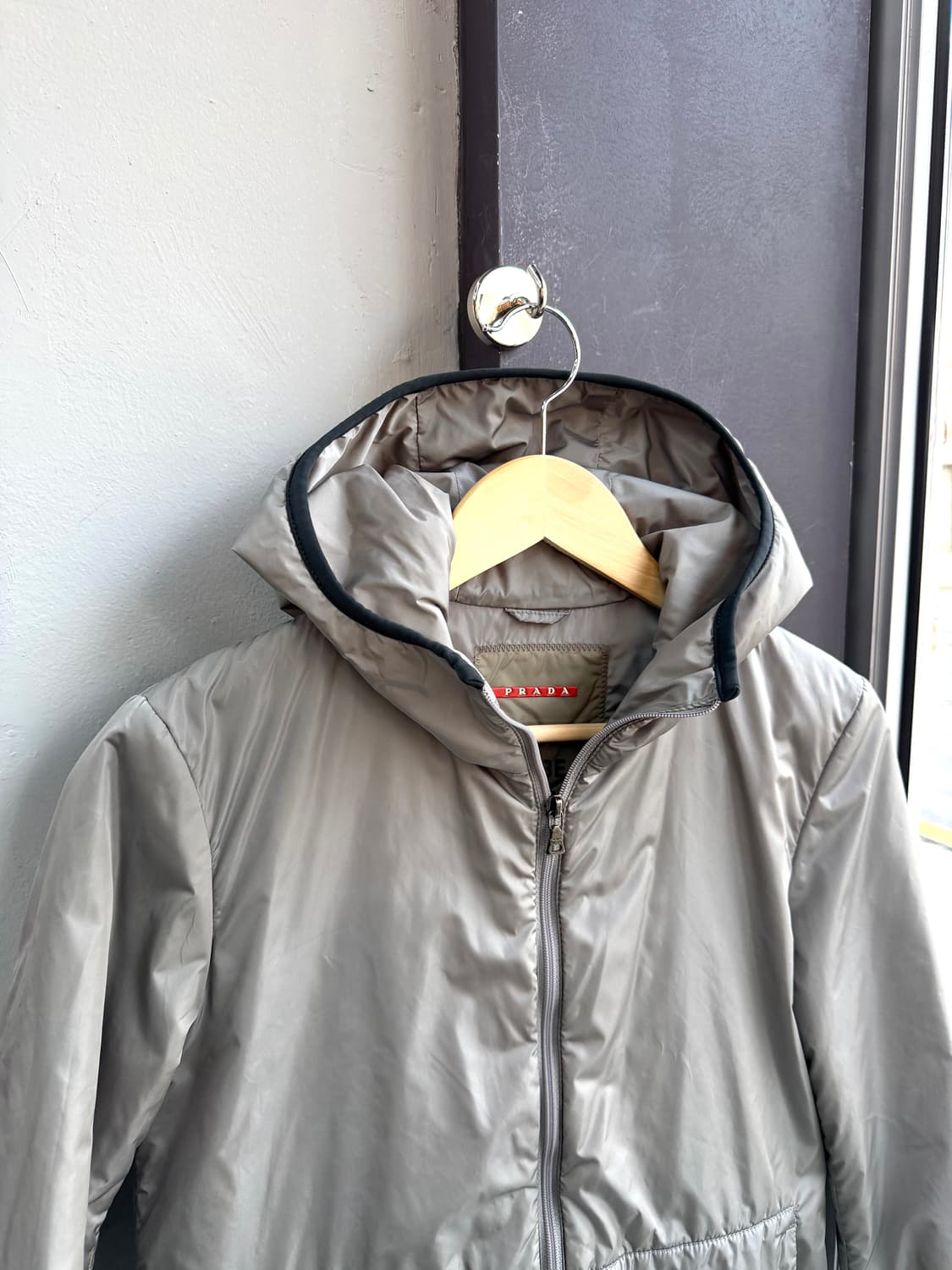 40/ 프라다 스포츠 레드탭 나일론 패딩점퍼 상품이미지3