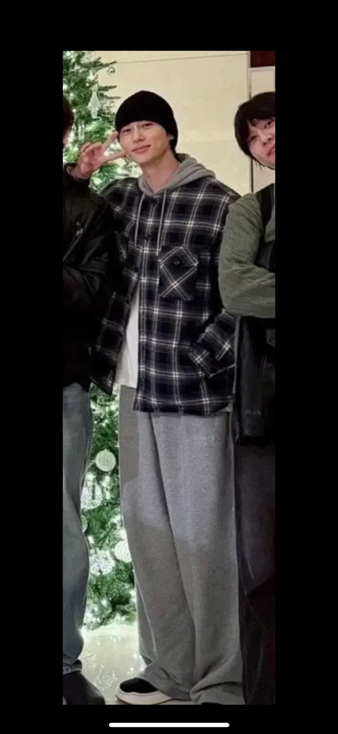 셀린느 체크후드자켓 50사이즈(변우석 착장) 상품이미지3