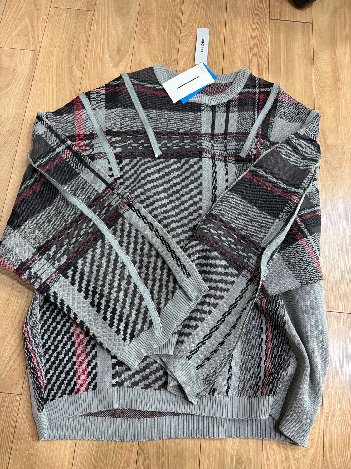 올모스트블랙(ALMOSTBLACK) 지퍼 디테일 체크 니트  상품이미지1