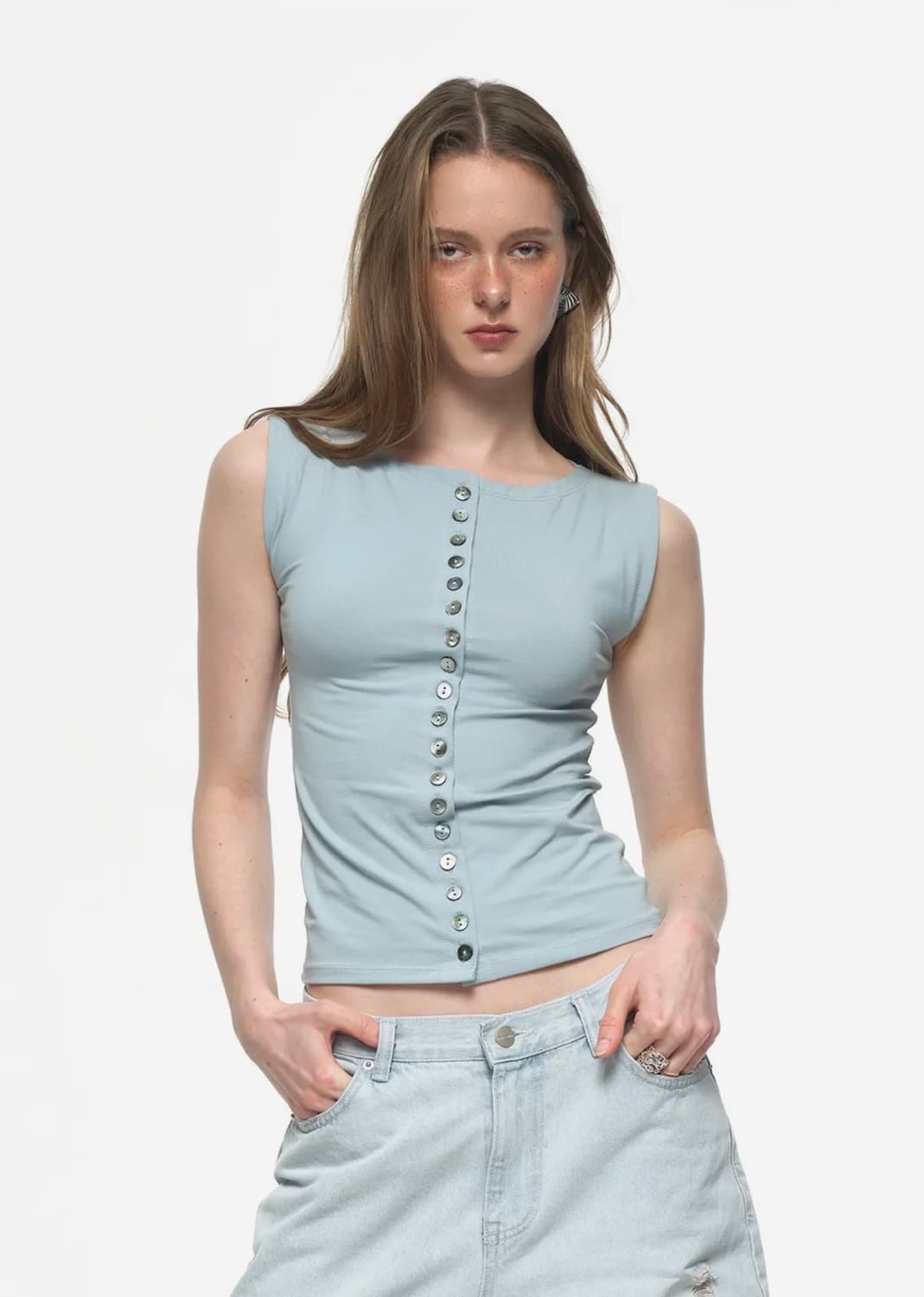 TMT 투머치택스 자개 버튼 슬리브리스 탑 라이트 블루 상품이미지2