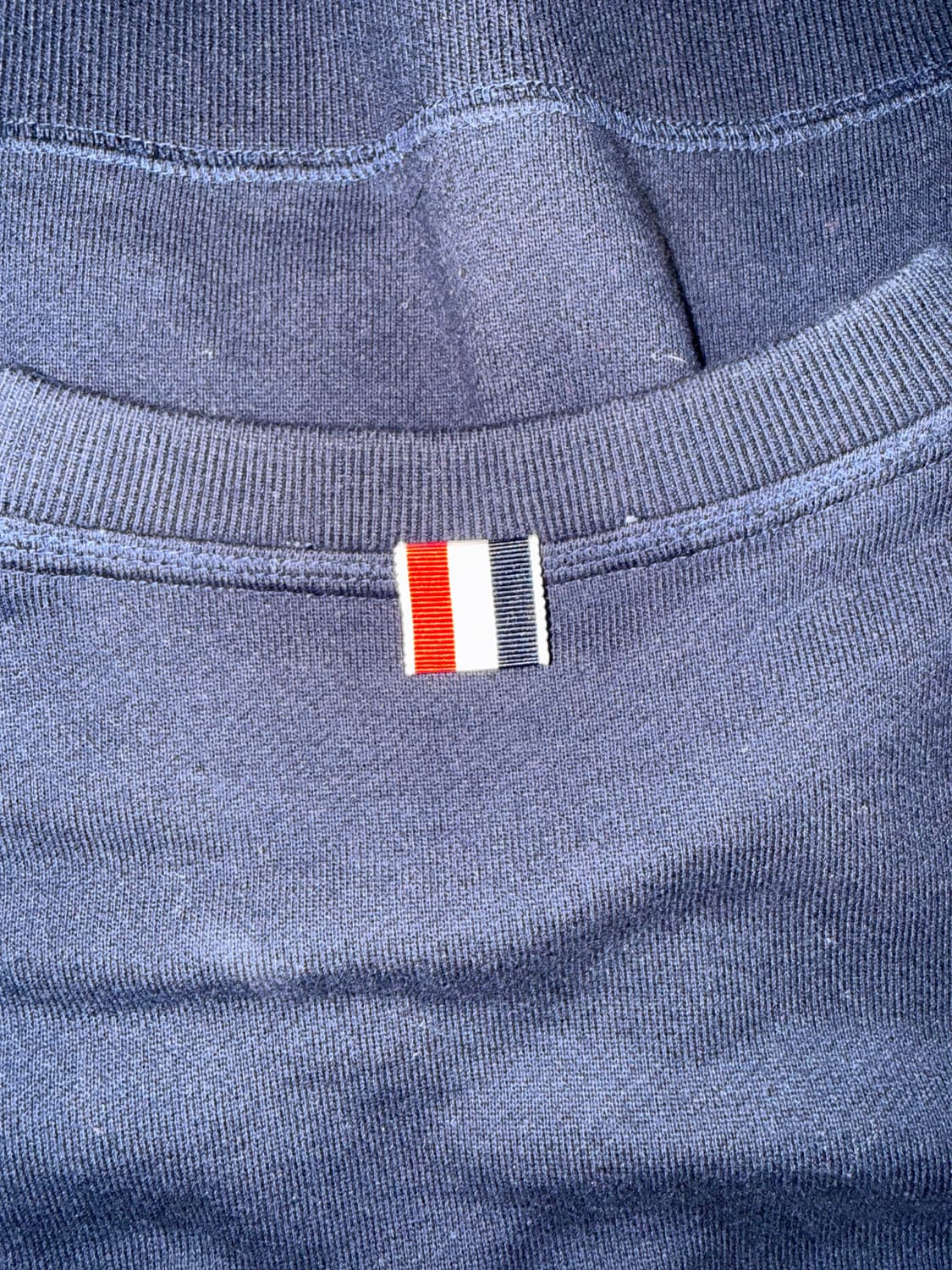 톰브라운 엔지니어드 사선 스웨트셔츠 네이비 상품이미지3
