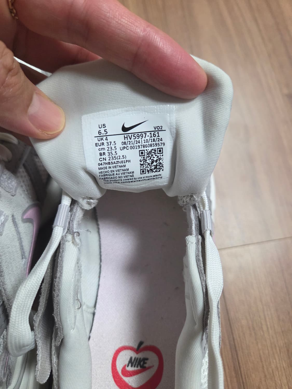 나이키 V2K 런 발렌타인 한정판 235 상품이미지9