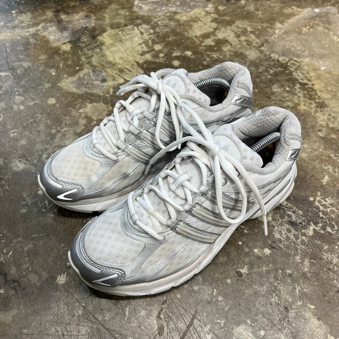 255) 아디다스 아디스타 쿠션 화이트실버 런닝화 워킹화 운동화 스니커즈 상품이미지3