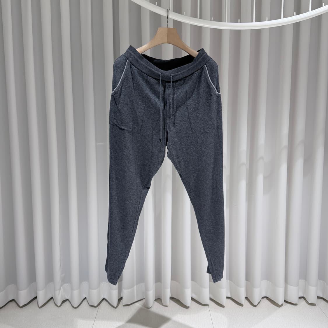 (A+/M) / 로로피아나 캐시미어 판타플랫 트레이닝 팬츠 그레이 상품이미지1