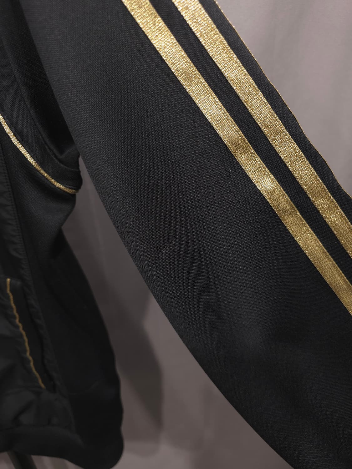 아디다스 블랙 골드 트랙탑 자켓 95(100) 상품이미지5