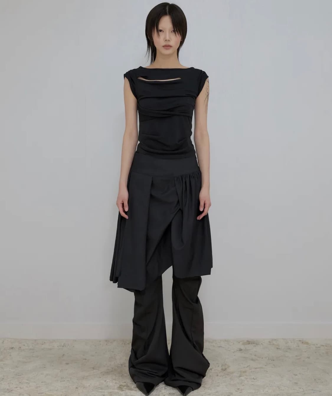 플레어업 Asymmetrical Draped Midi Skirt 블랙 상품이미지8