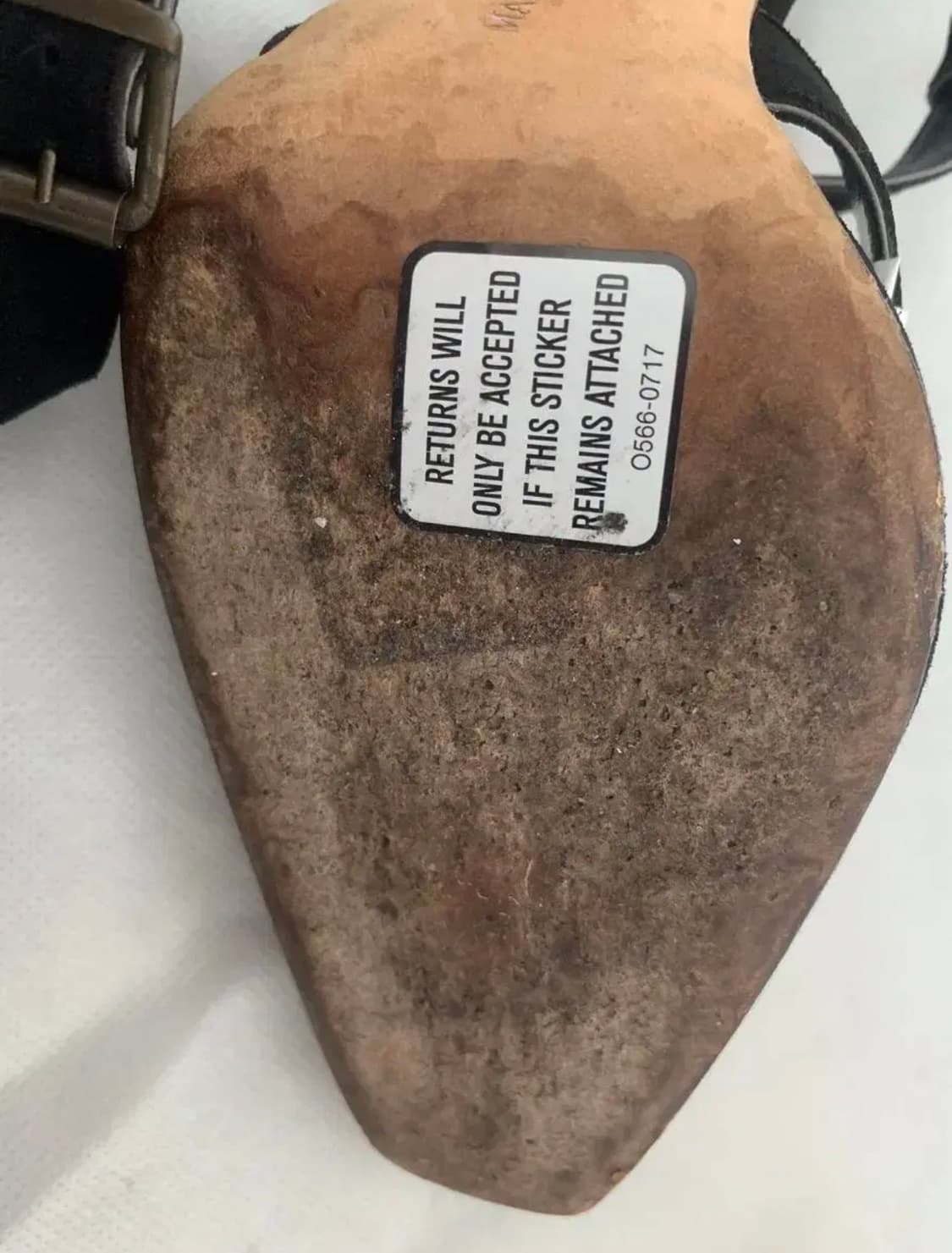 Manolo Blahnik 마놀로 블라닉 스웨이드 티스트랩 펌프스 상품이미지10