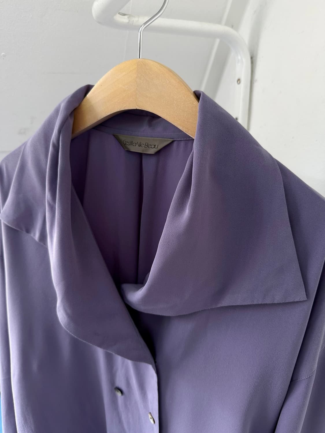 Silky fabric design wide collar blouse s 상품이미지2