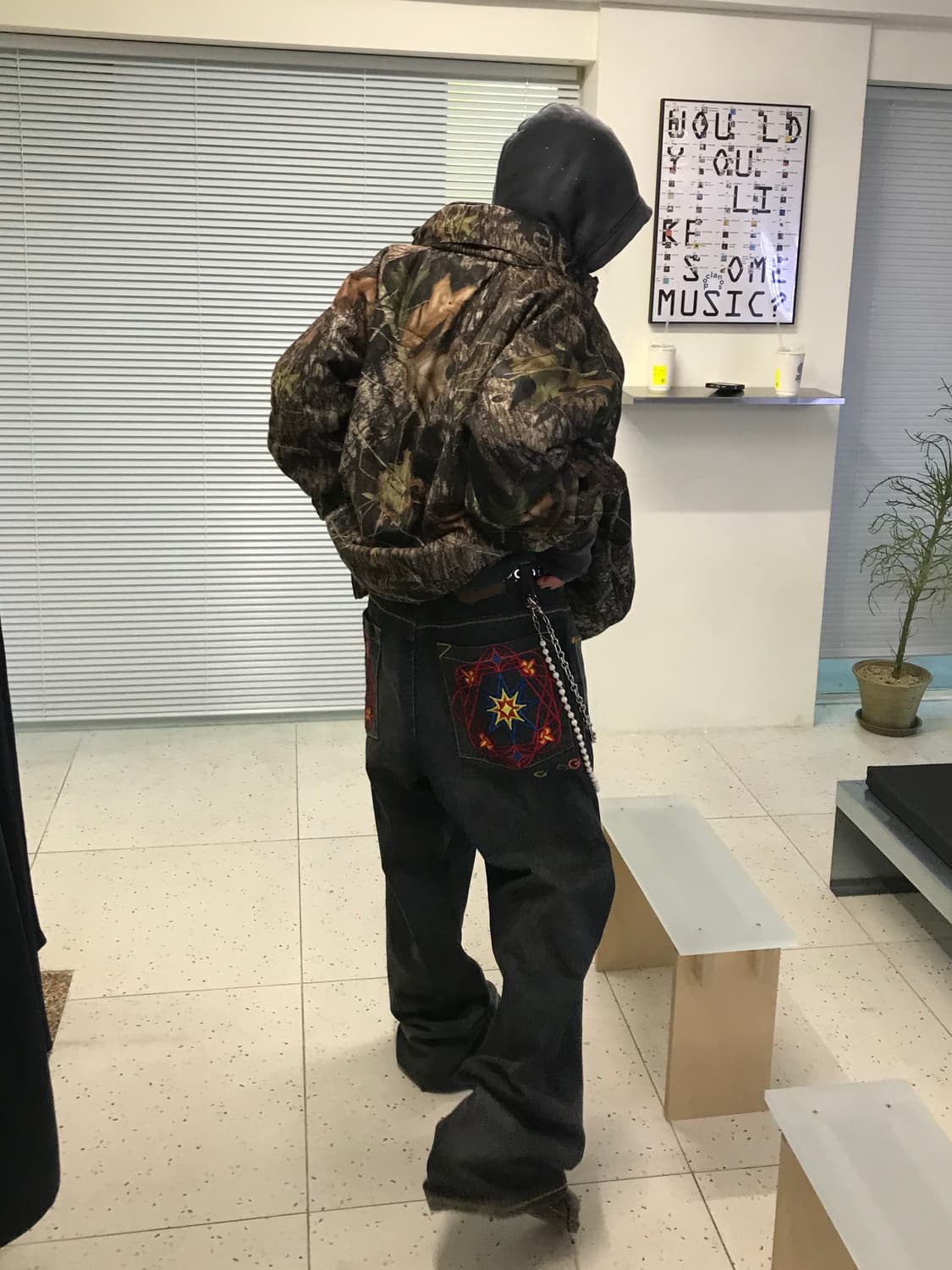 쿠지 패턴 자수 흑청 데님 팬츠 상품이미지1