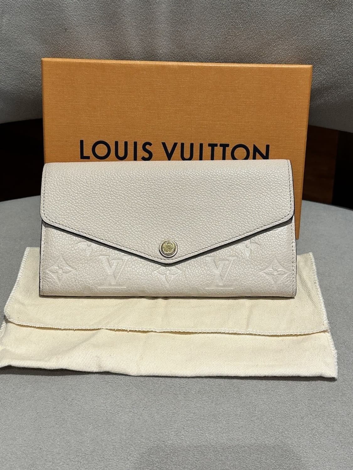 [정품] 루이비통 엠보 모노그램 아이보리 장지갑 풀구성품 상품이미지1