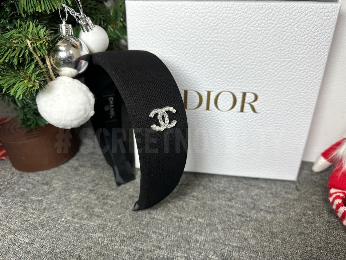 샤넬 진주 큐빅 머리띠 블랙 상품이미지9