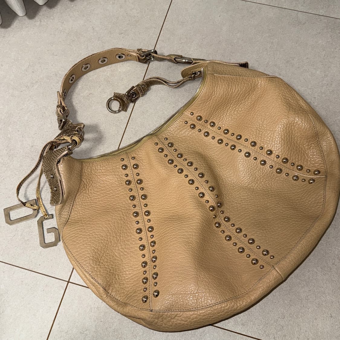 돌체앤가바나 스터드 레더 숄더백 상품이미지2