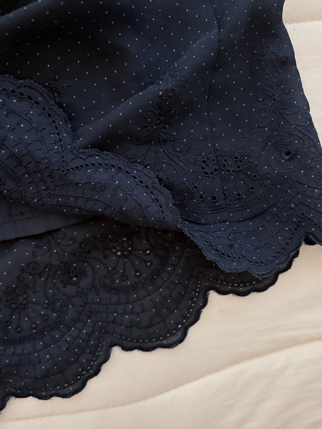 모리걸 도트 레이스 네이비 미디 스커트 상품이미지4