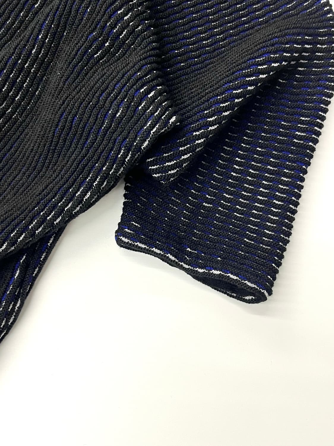 Issey Miyake 이세이미야케 언발란스컷 울 니트 상품이미지8