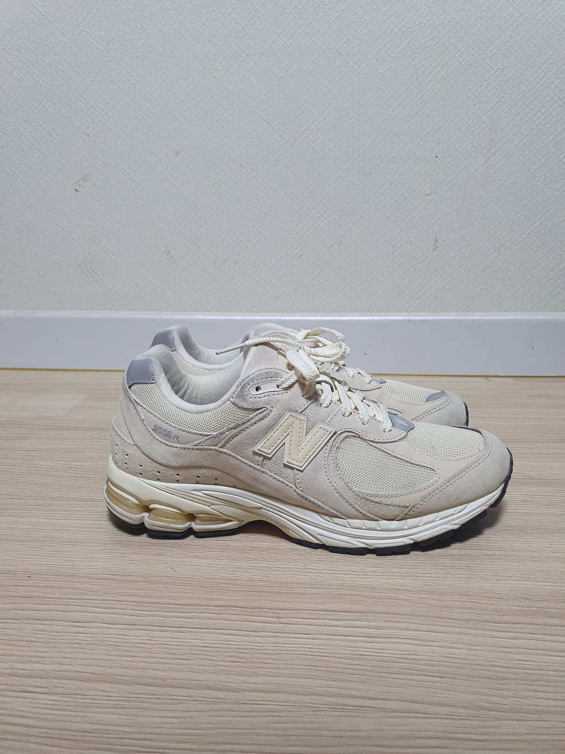 뉴발란스 2002R 베이지 운동화 275 상품이미지1