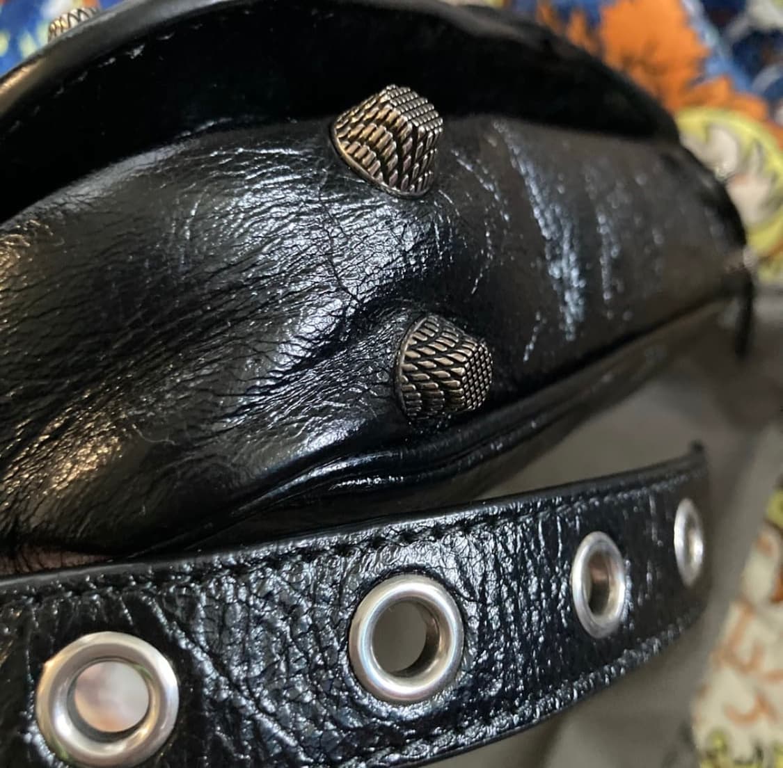 정품 Balenciaga 발렌시아가 아레나 램스킨 르 카골 xs 플립백 상품이미지6