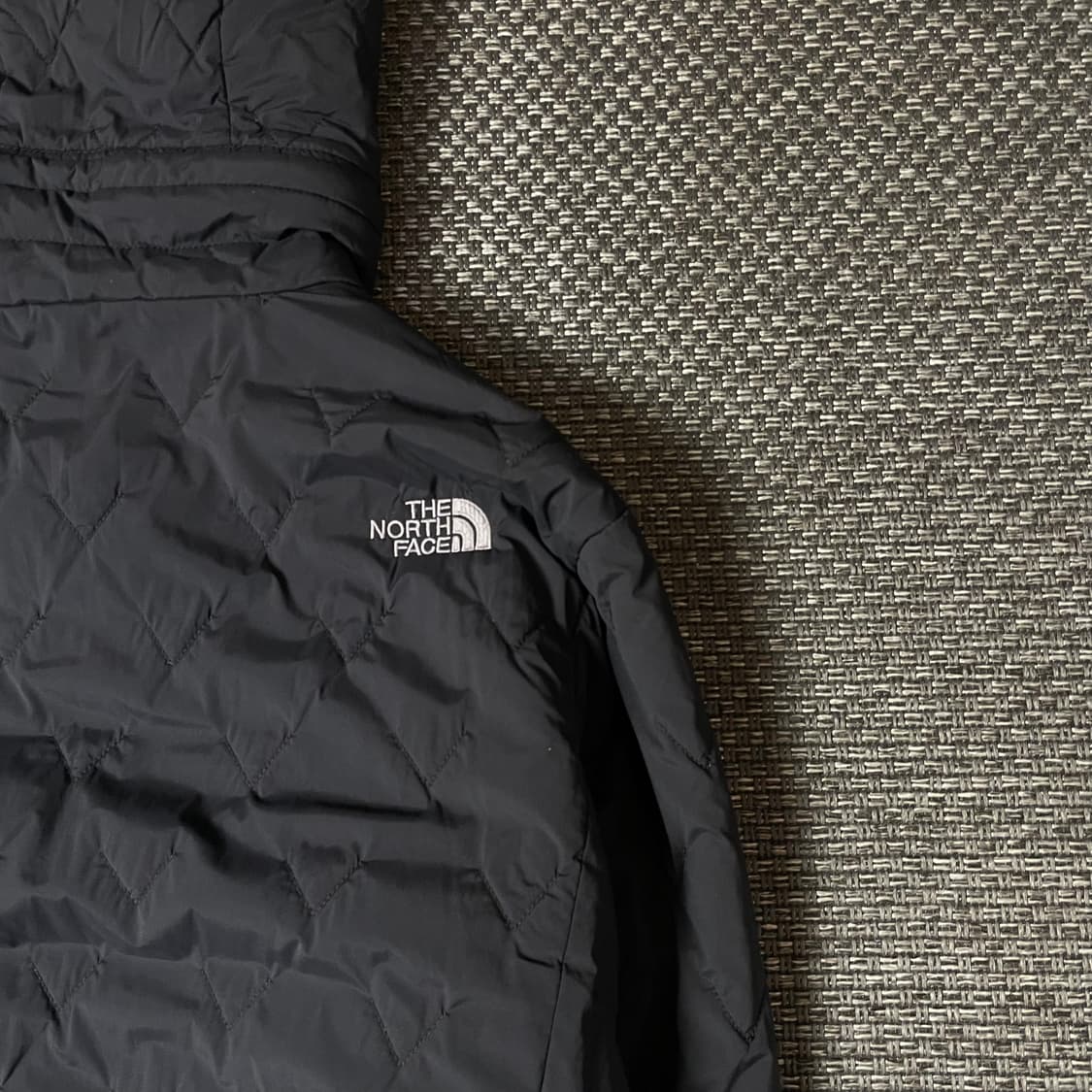 노스페이스 블랙 삼각 패턴 스트링 바람막이 자켓 100 상품이미지9