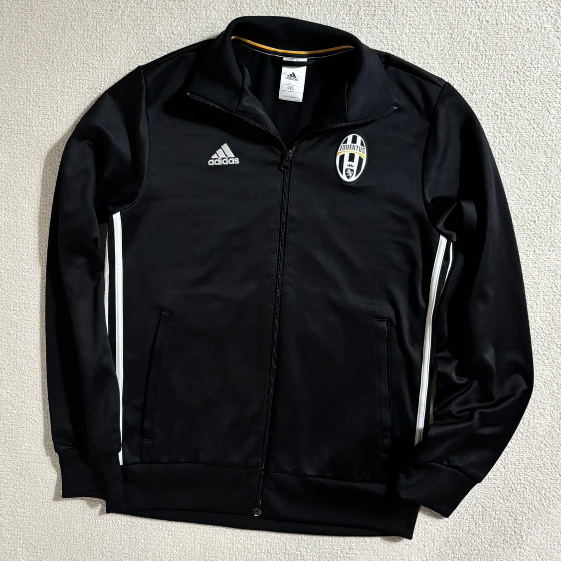 아디다스 유벤투스 블랙 스몰로고 져지 상품이미지1