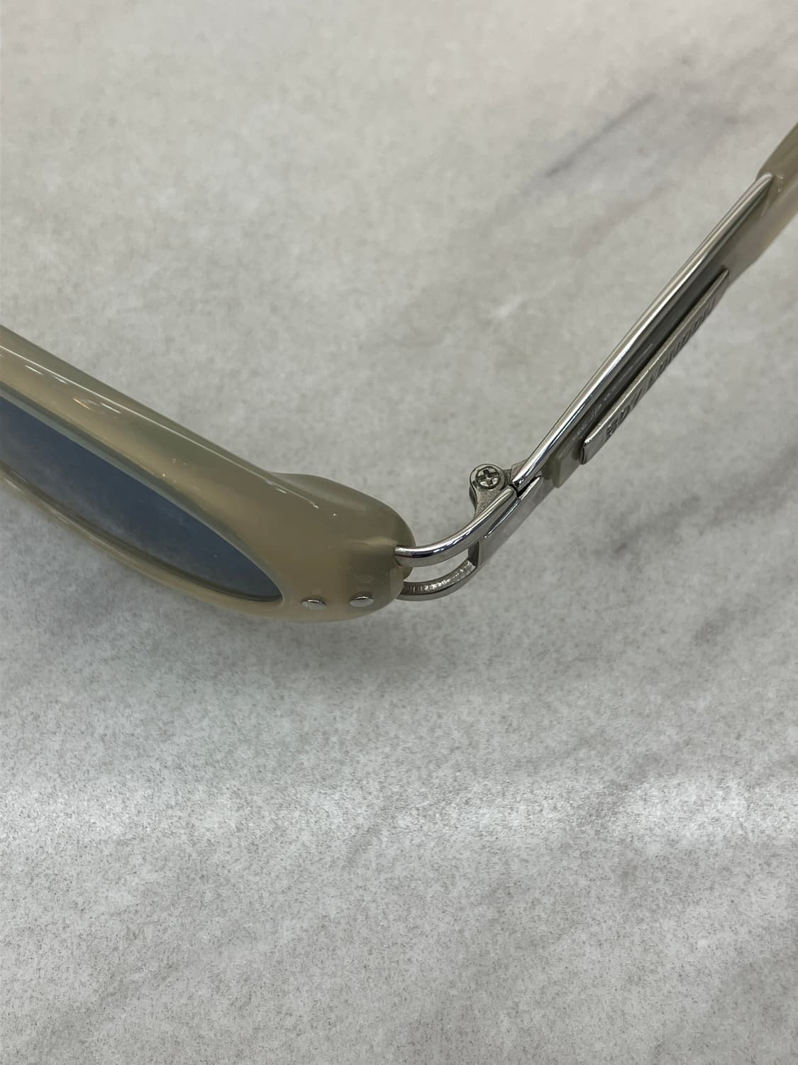 보이런던 Boy London 반투명 블루틴트 오벌 선글라스  상품이미지2