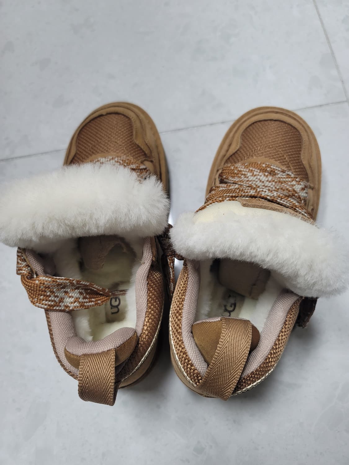 새제품 어그 로우멜 퍼스니커즈 (어그부츠) 39사이즈 250사이즈  상품이미지3