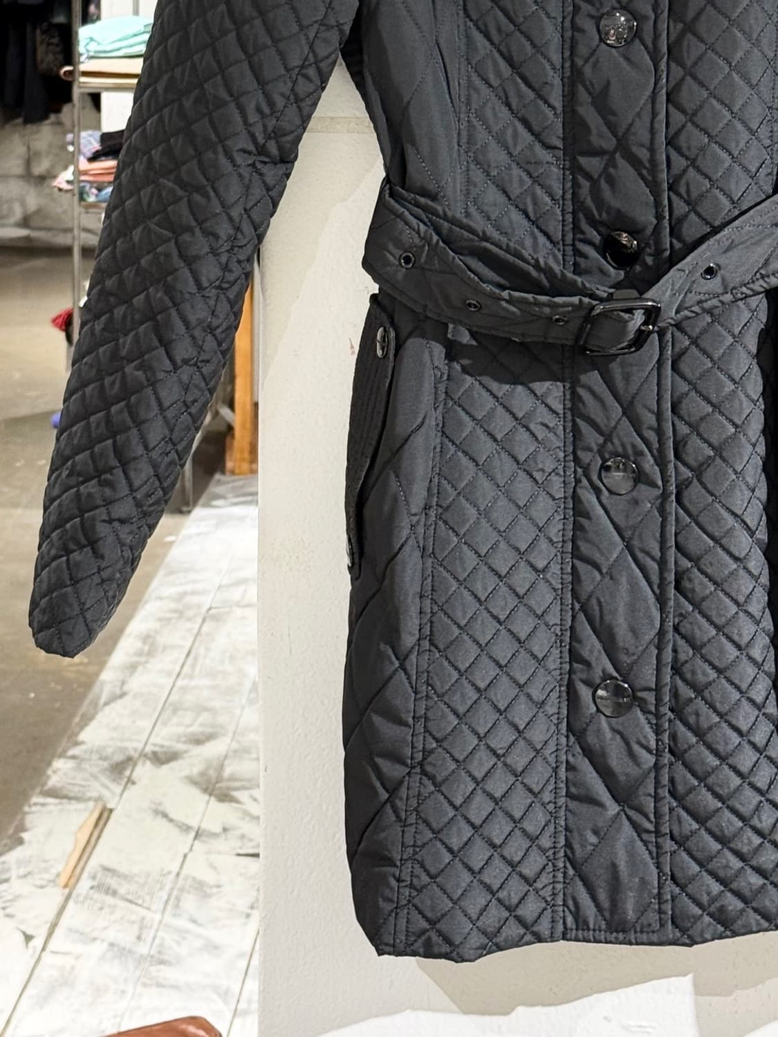 버버리 블랙 벨티드 퀼팅 코트 상품이미지4