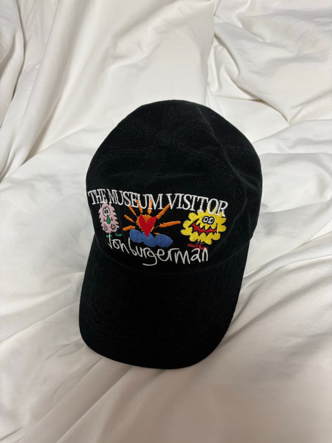 더뮤지엄비지터 존 버거맨 볼캡 상품이미지1