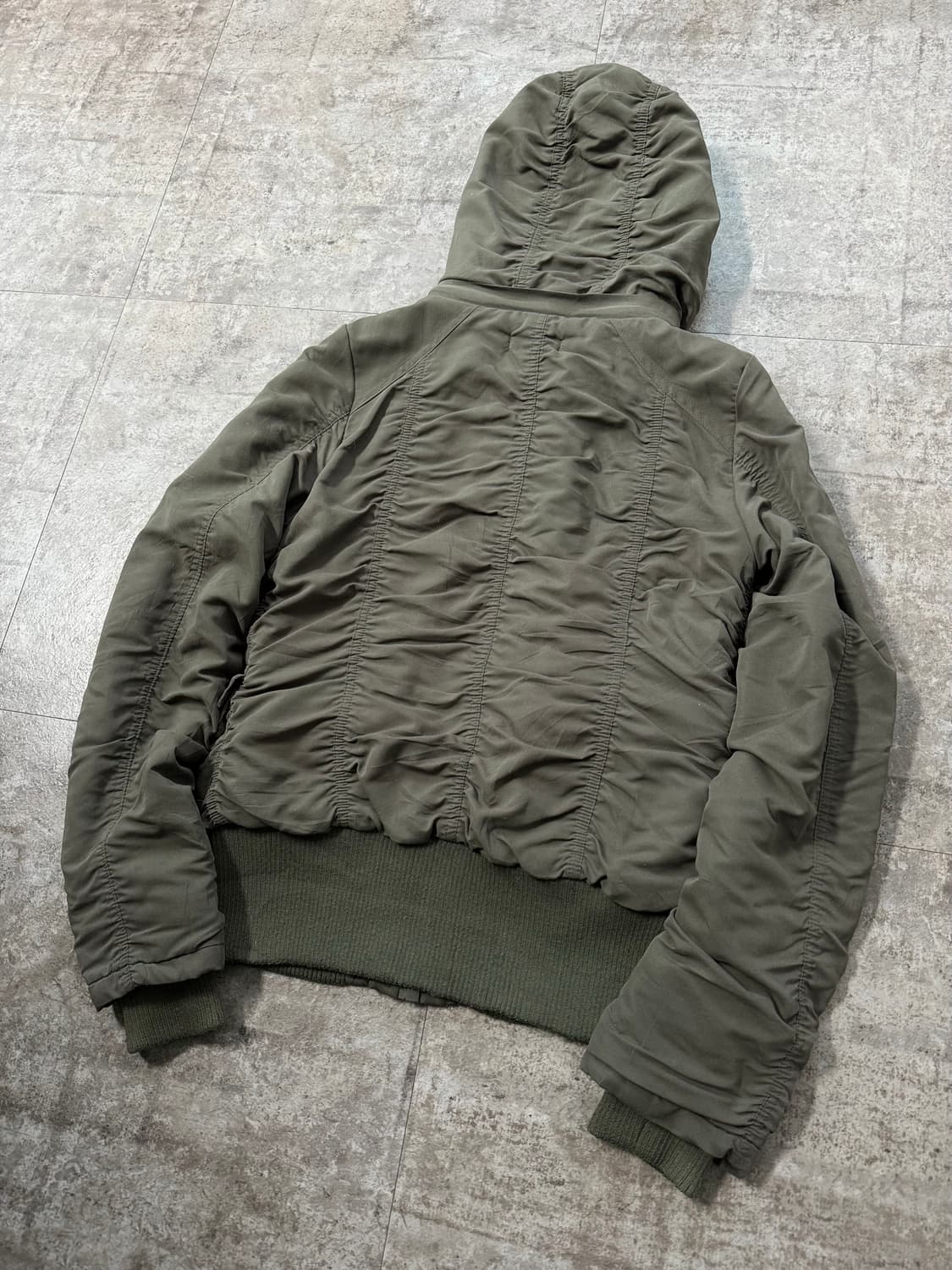 와이투케이 유틸리티 포켓 셔링 푸퍼 자켓 상품이미지4