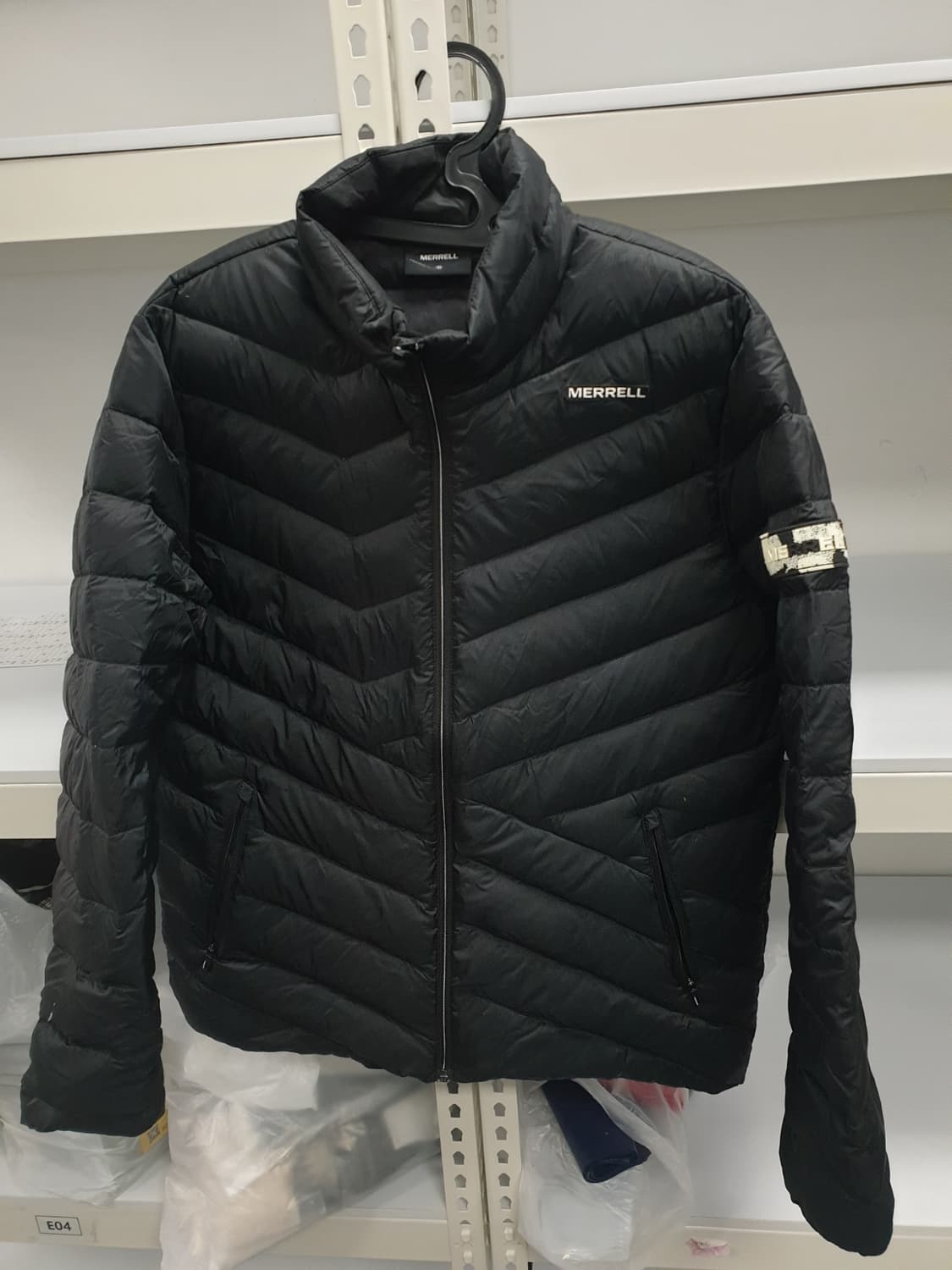 머렐 정품 구스경량패딩 105사이즈 블랙 컬러 팝니다 상품이미지1