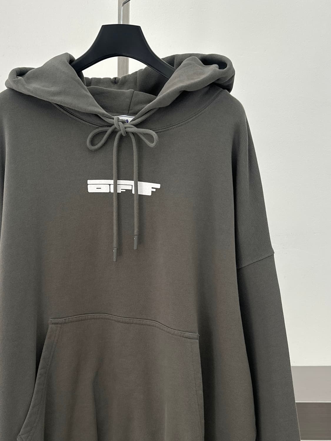 오프화이트 23SS 테디 에로우 스틸 후드티  상품이미지3