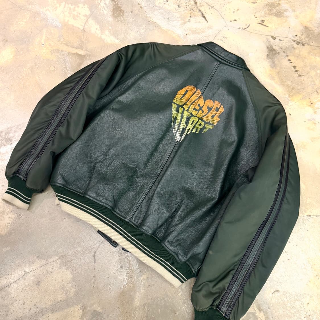 디젤 마스터피스 90S 레더 바시티 자켓 다크그린 상품이미지6