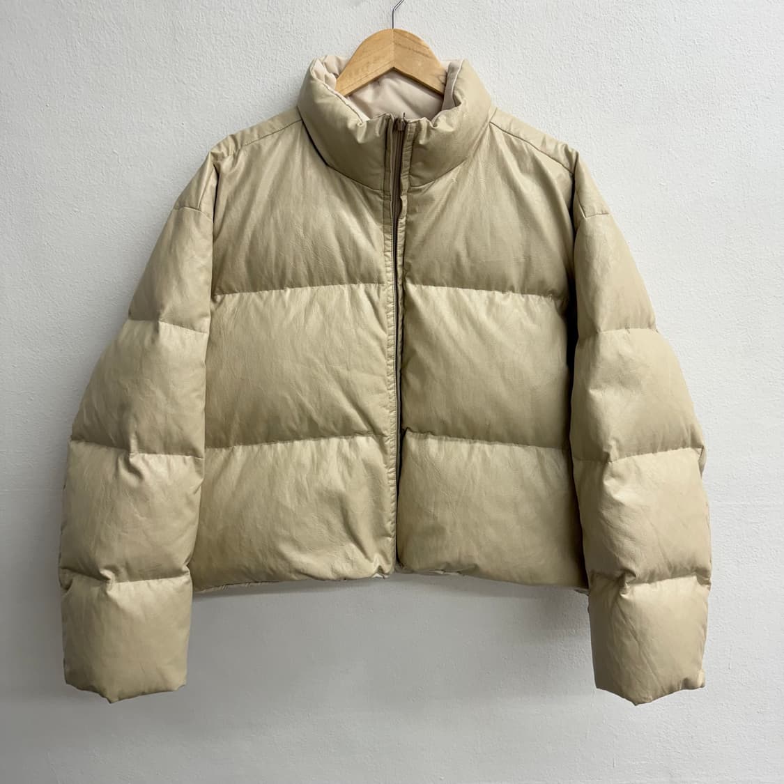 아모멘토 21FW 비건레더 리버시블 패딩 M 상품이미지1