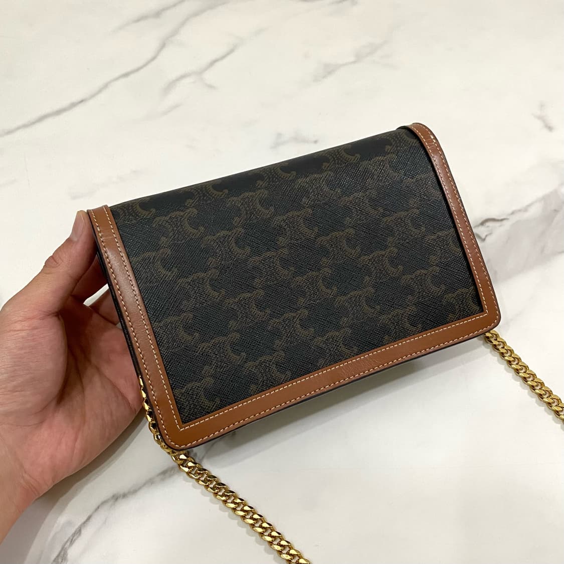 셀린느 월렛 온 체인 마고 트리옹프 캔버스 카프스킨 탄 숄더백 크로스백 상품이미지8