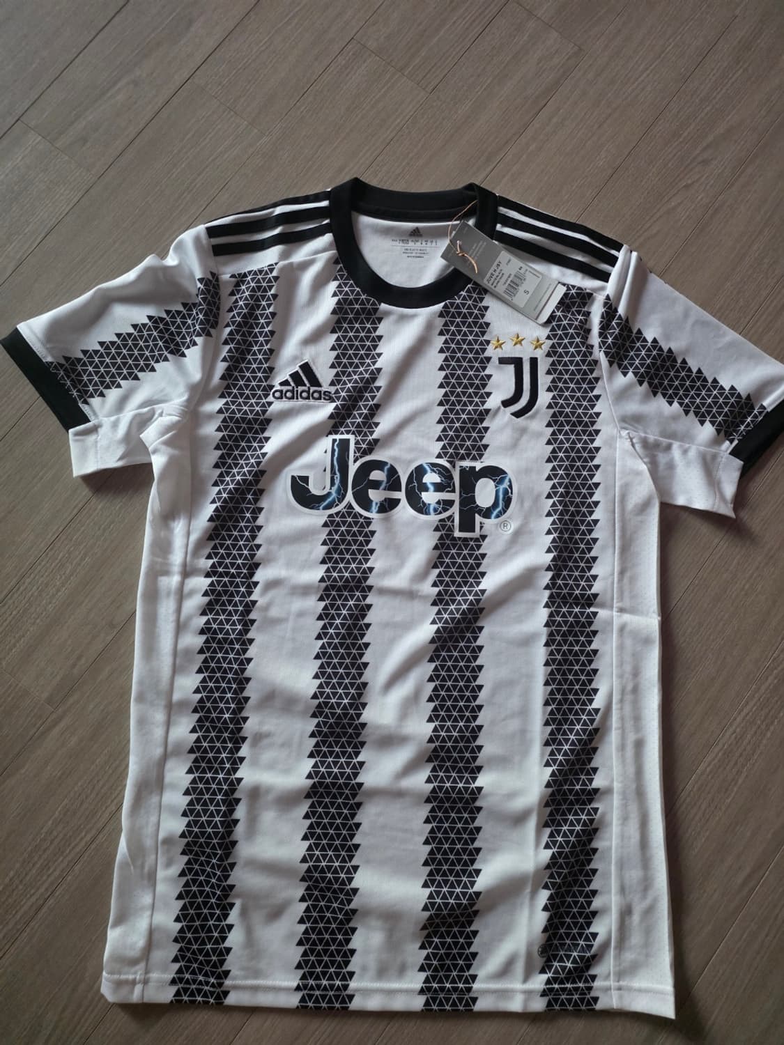 아디다스 유벤투스 22/23  홈 저지 판매합니다. 상품이미지1