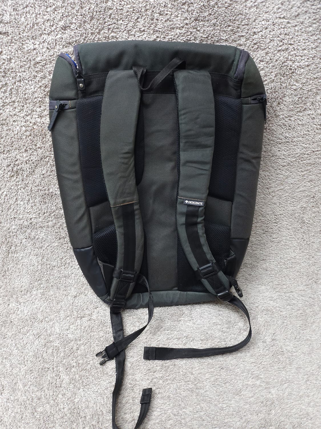 데상트 애슬레틱 스퀘어 백팩 상품이미지3