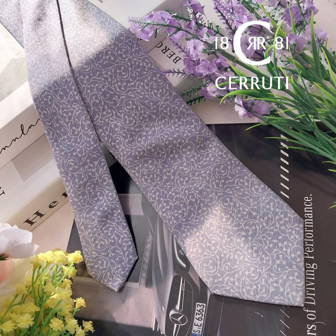 세루티 실크 하늘색 패턴 넥타이 8cm A+등급 K1326
 상품이미지1