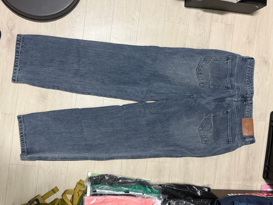 비바스튜디오 스트레이트 청바지 미착용 판매 합니다. 상품이미지5