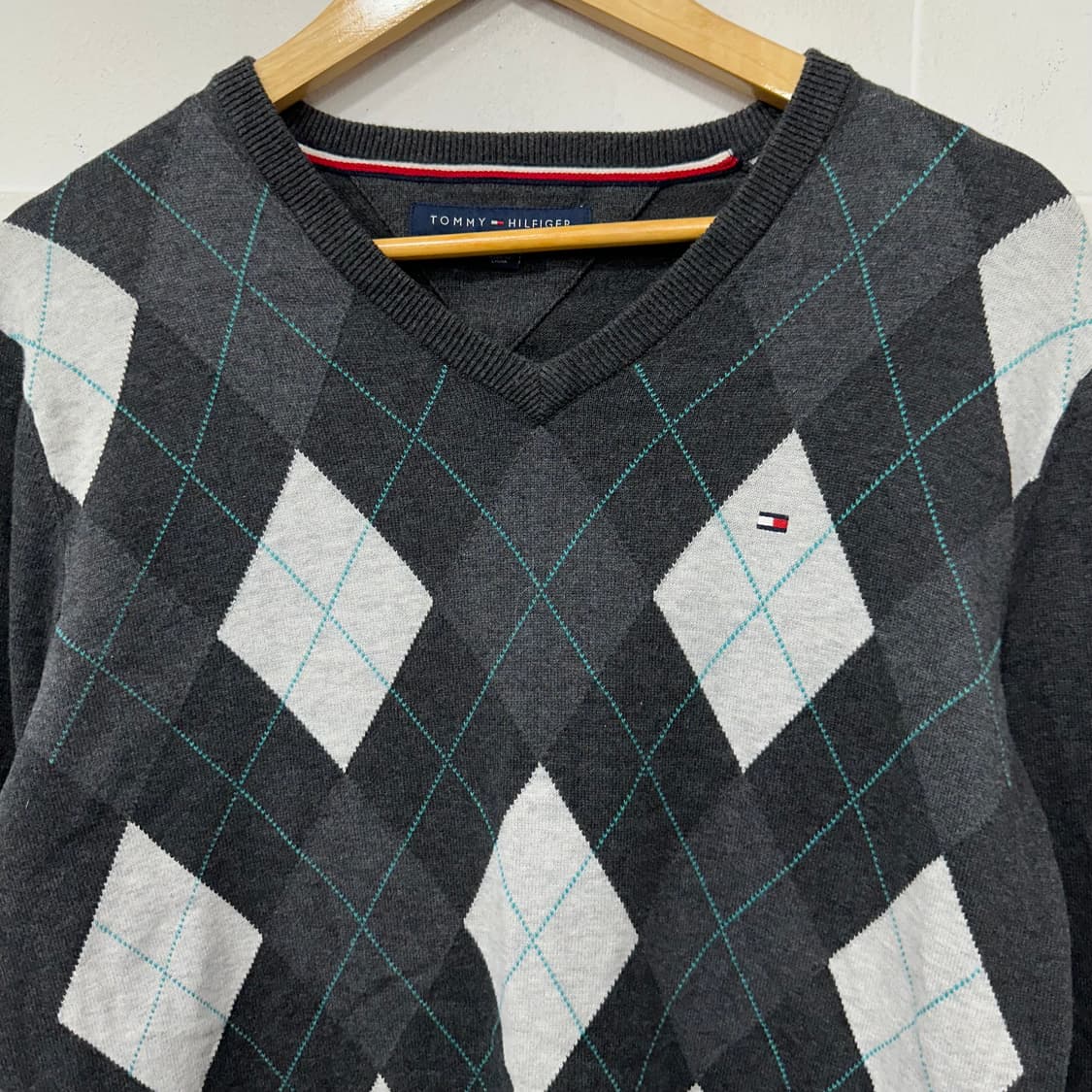 타미힐피거 브이넥 아가일 니트 상품이미지2