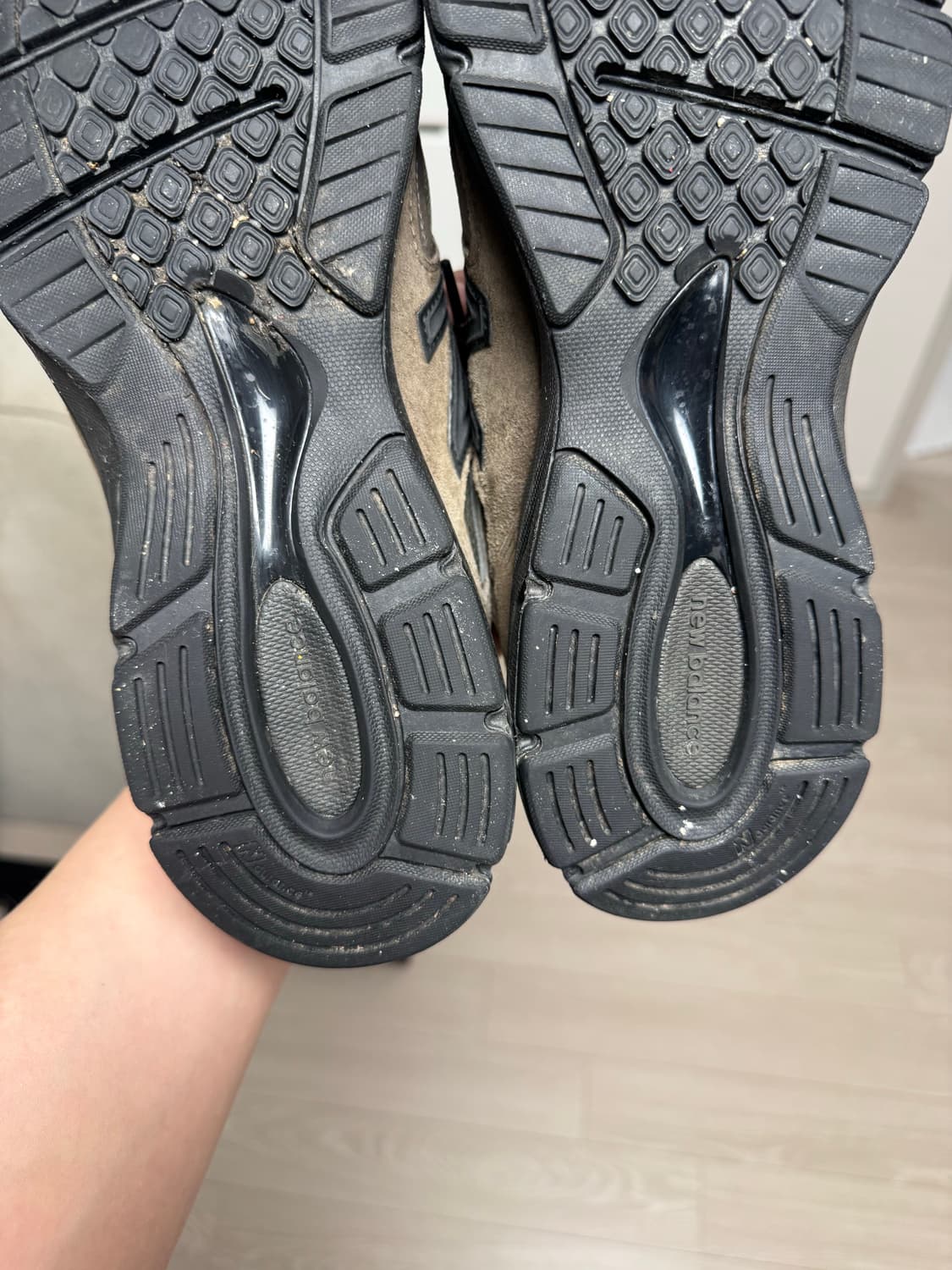 뉴발란스 990v4 밀리터리그린 US10 상품이미지9